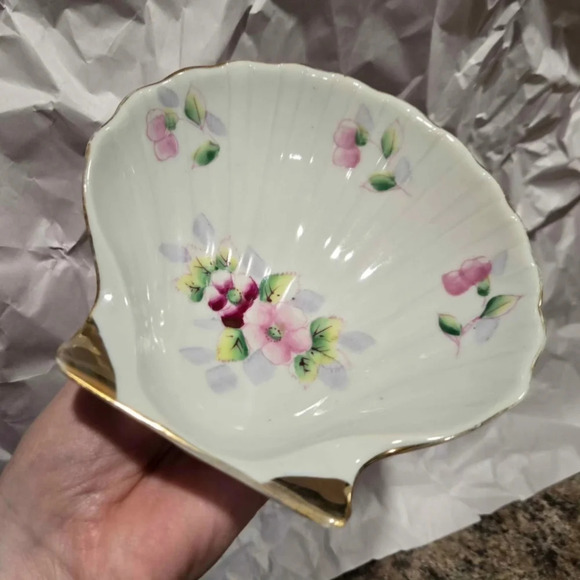 Vintage Shell Handpainted Floral Trinket Dish Japan - Picture 3 of 6